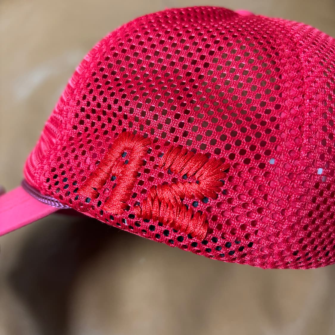 알렉스 조노 아이 디그 러닝 레드 메쉬 트러커 햇 레드 상품이미지10