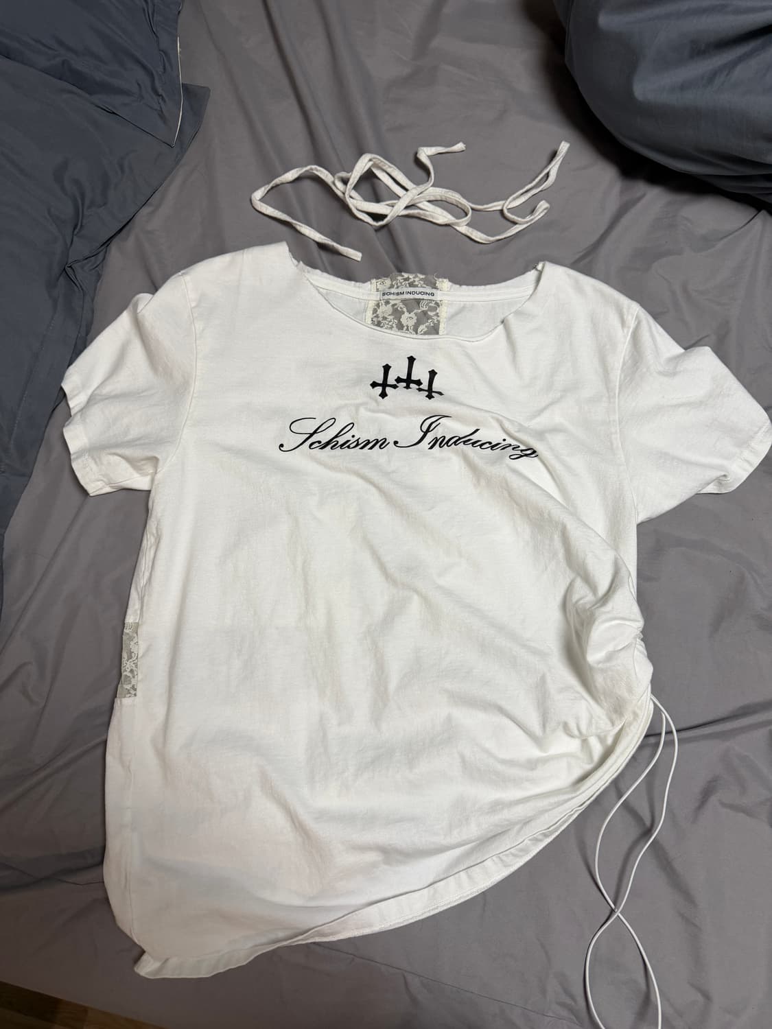 CROSS STRING T SHIRT WHITE스키즘 인듀싱 상품이미지1