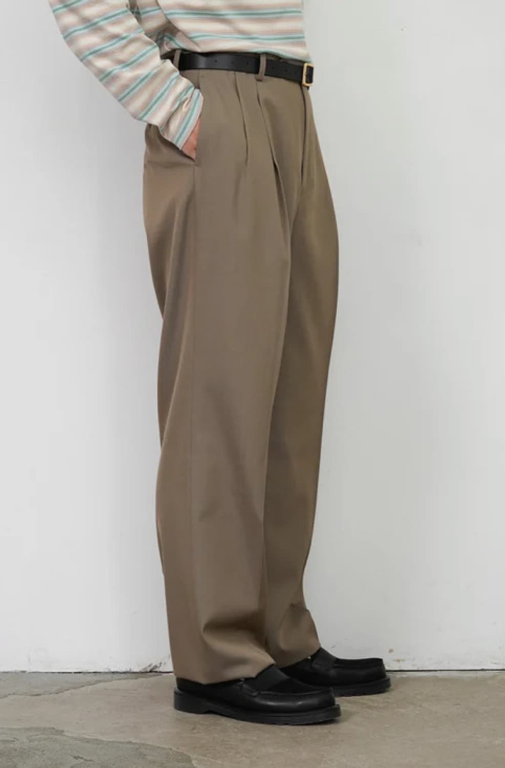 오라리 라이트울 맥스가버딘 투턱슬랙스 카키 상품이미지2