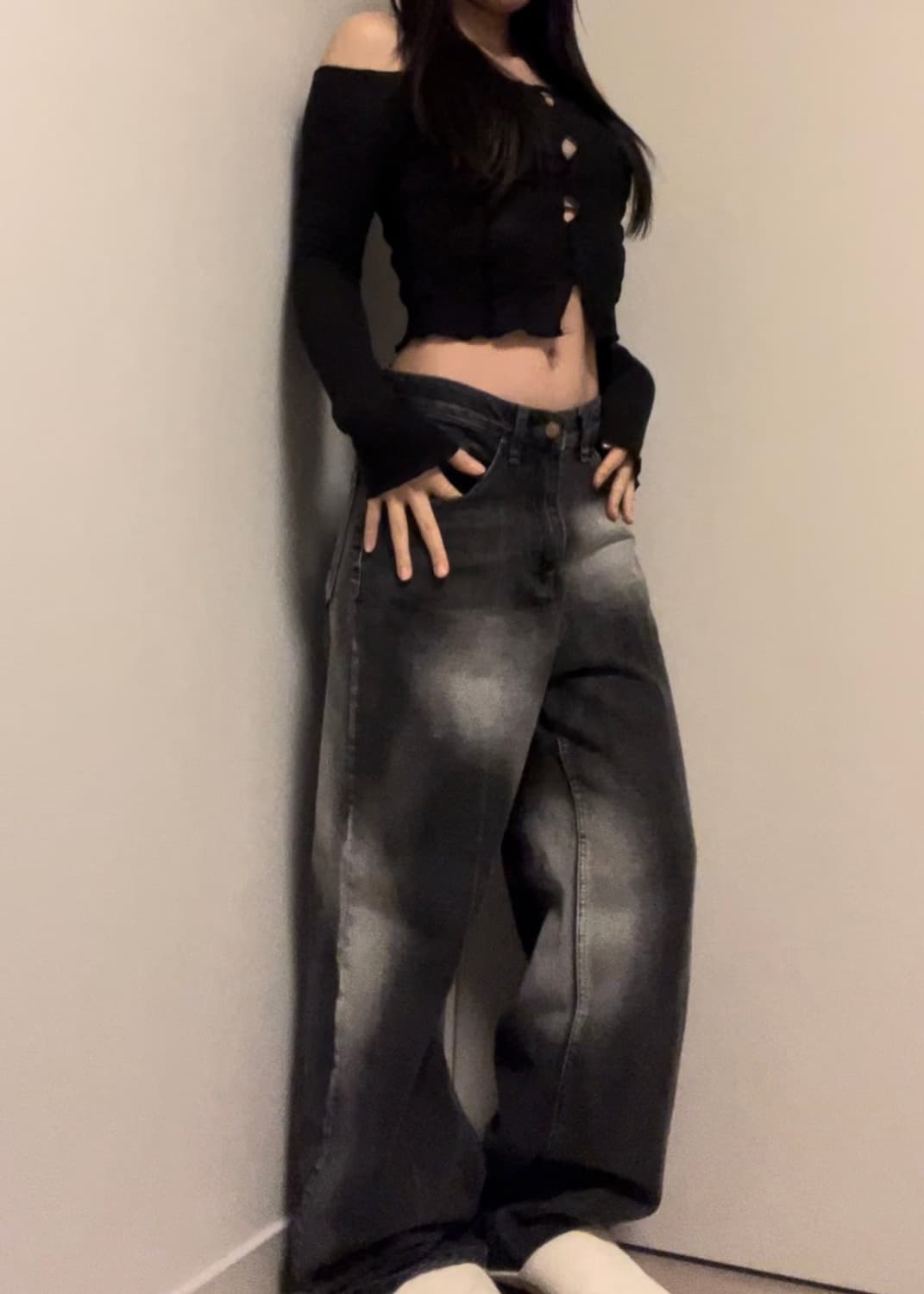 black off shoulder cut-out top 상품이미지2