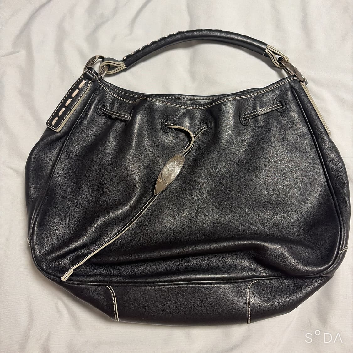 TODS 토즈 블랙 레더 드로우스트링 호보백 상품이미지1