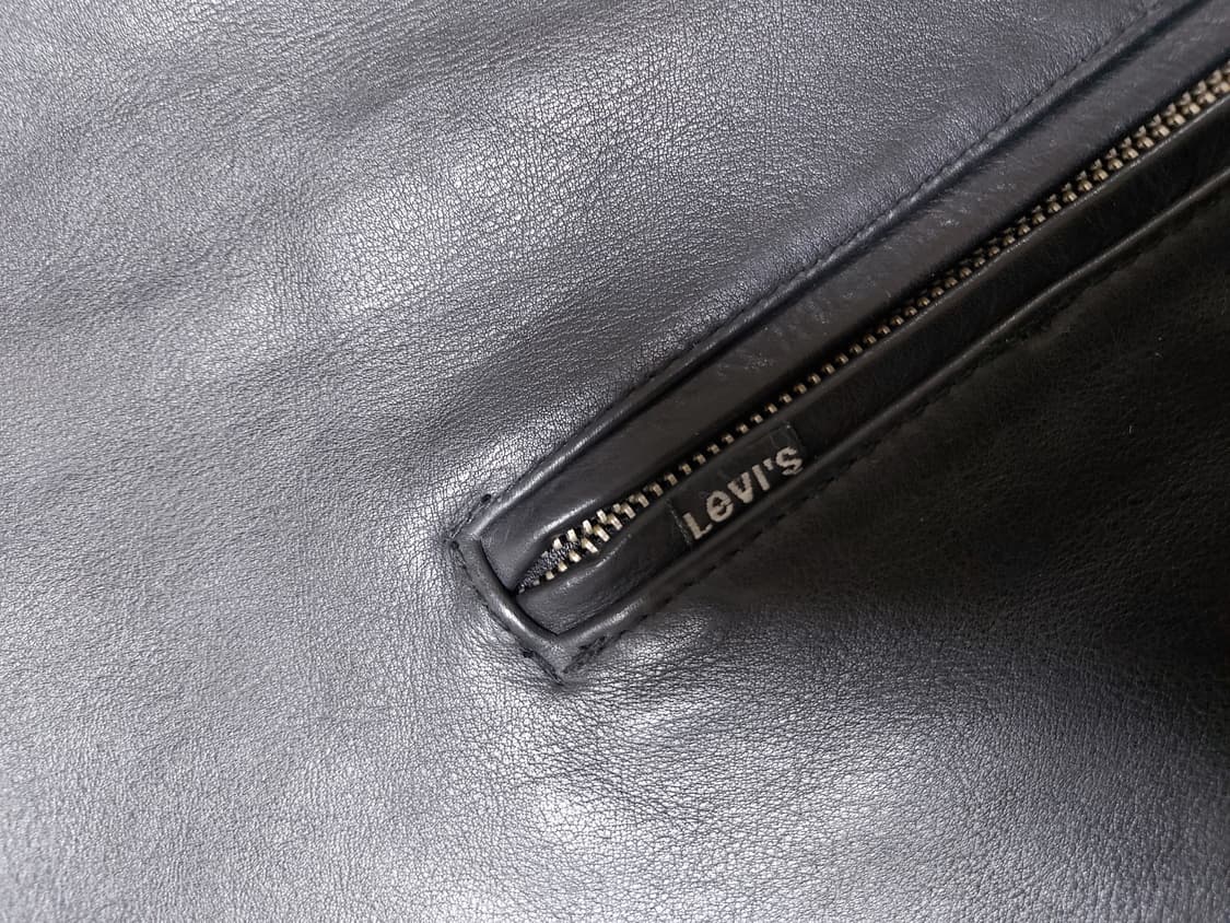 리바이스 90s 블랙탭 소가죽 라이더 자켓  (100)

 상품이미지7