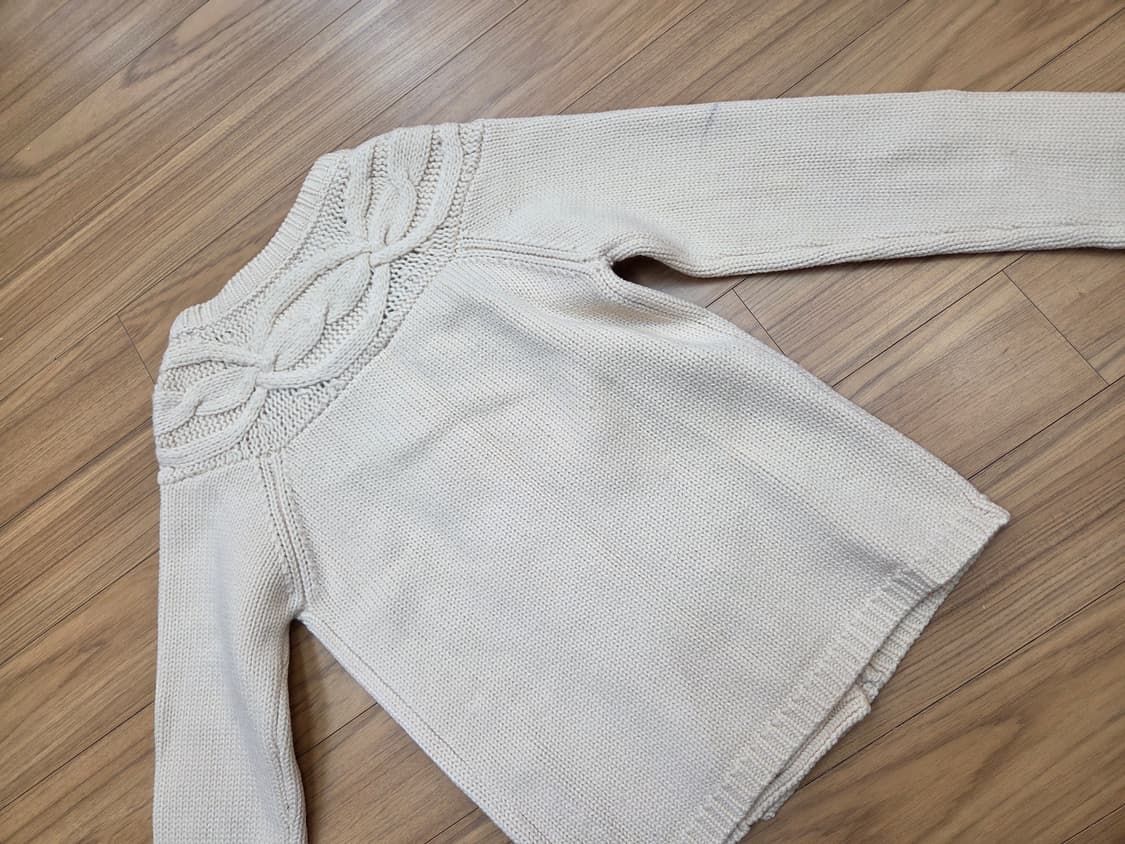 버버리 키즈 가디건 140사이즈입니다. 아이보리 색상에 케이블 짜임이 고 상품이미지2