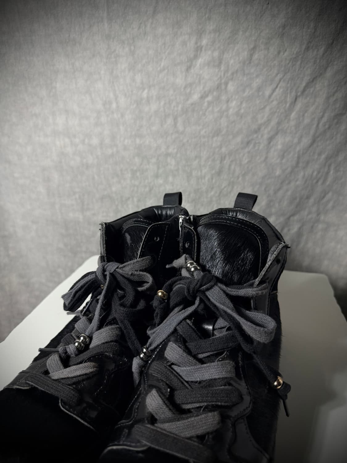 Tornado Mart Fur Panel High-Top Sneakers 상품이미지3