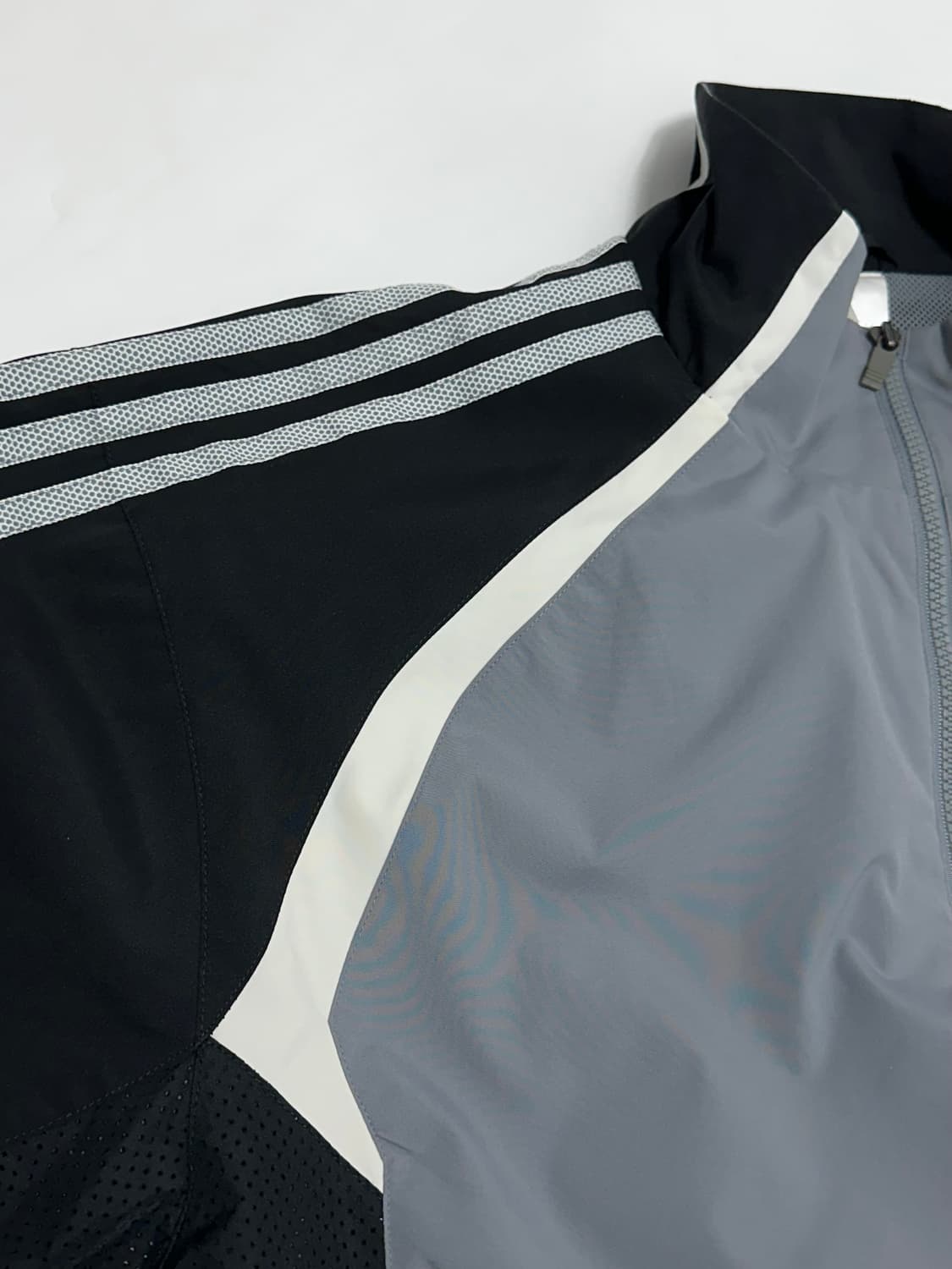 아디다스 00s 삼선 바람막이 블랙 그레이 상품이미지3