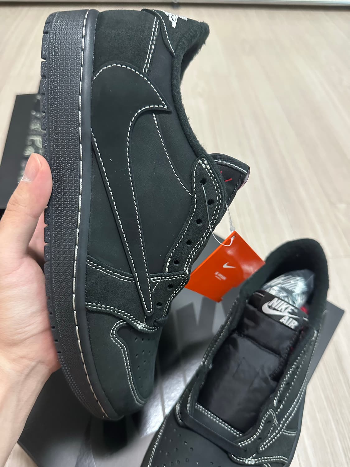 [275] 조던1 X 트래비스 스캇 레트로 로우 OG SP 블랙 팬텀 상품이미지2