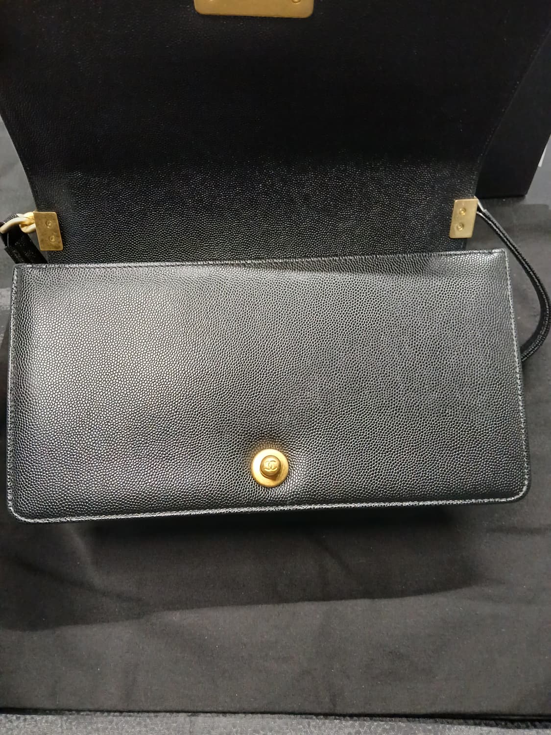 샤넬 보이백 미듐 금장 캐비어 27번대 A67086 상품이미지9