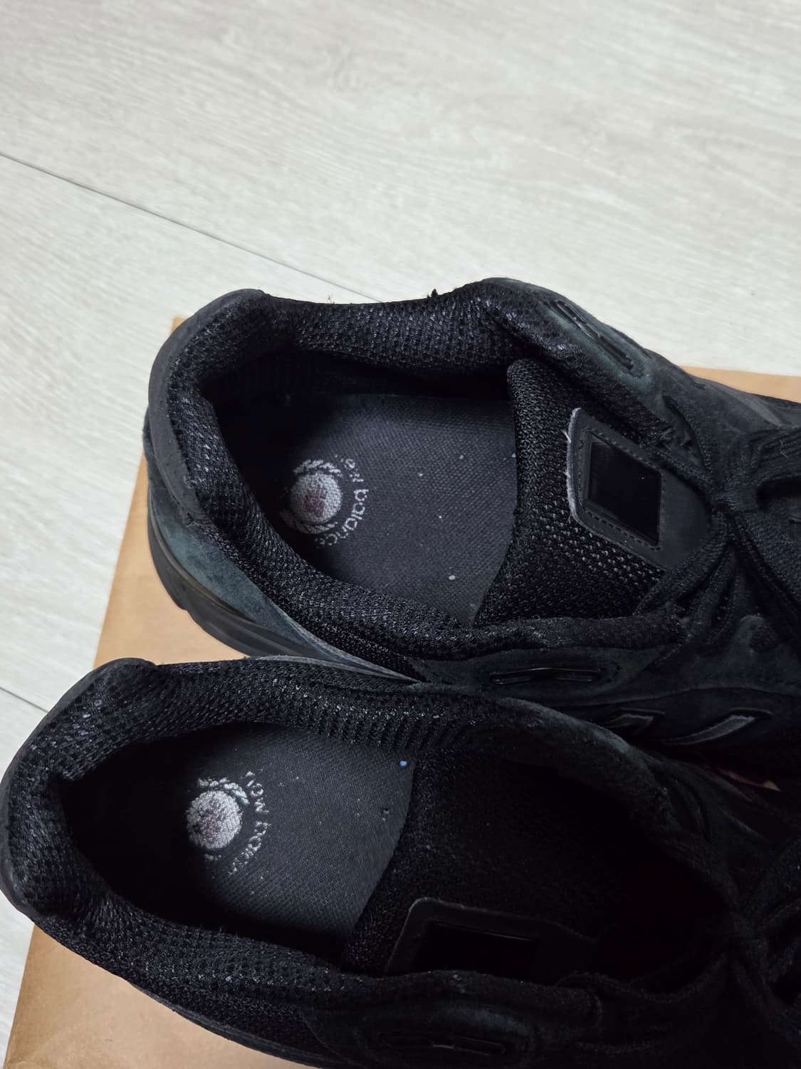 뉴발란스 990v4 트리플블랙 280 상품이미지4