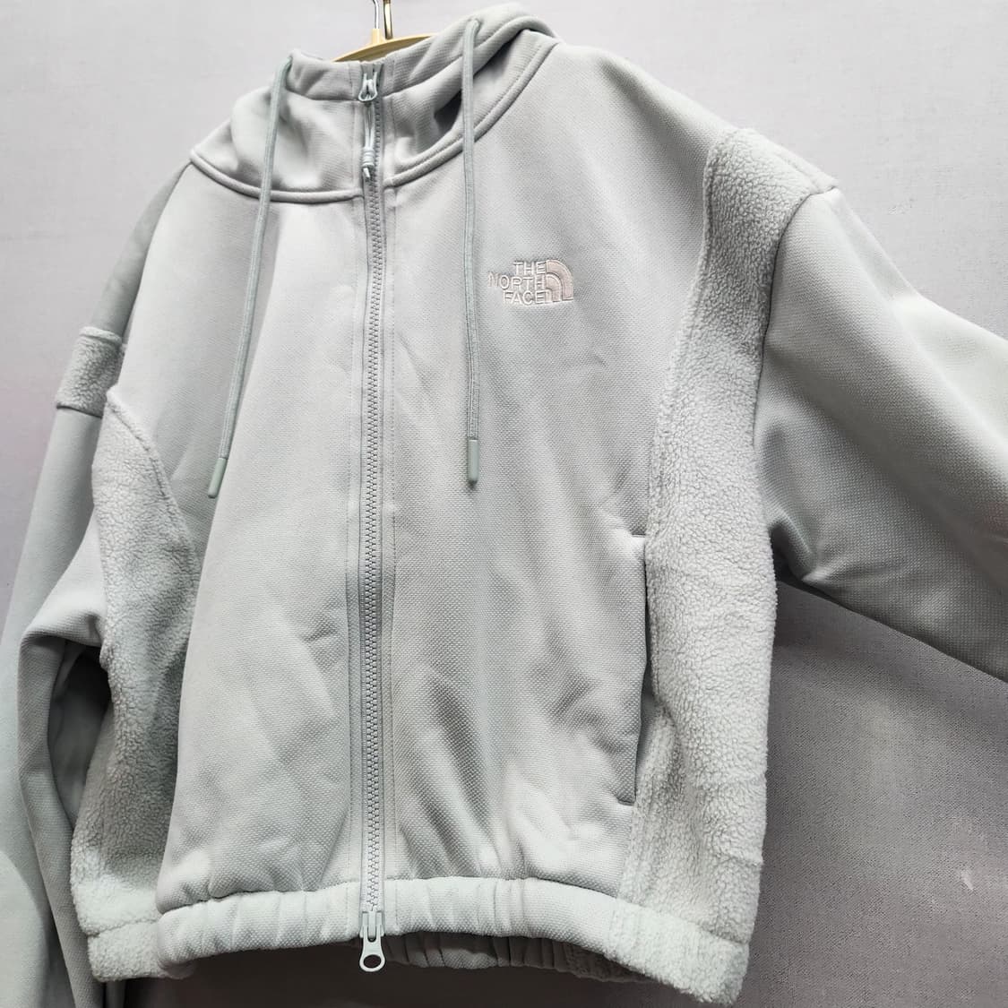 노스페이스 옆라인 디테일 투웨이 크롭 스트링 후드집업90(L) 상품이미지2