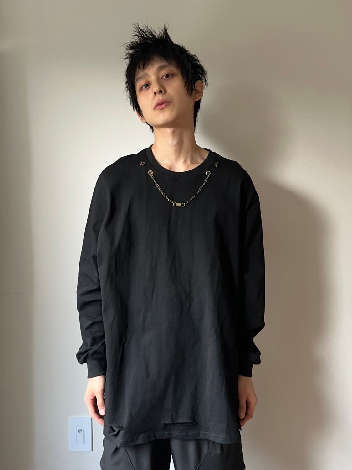 FaSHioN 체인 & 컷아웃 롱 슬리브 상품이미지1