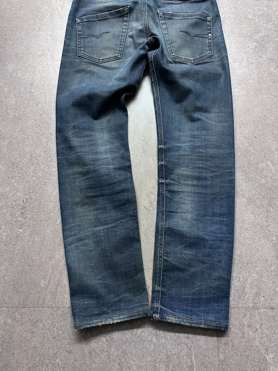 디젤 워싱 슬림 테이퍼드 데님 팬츠 상품이미지7