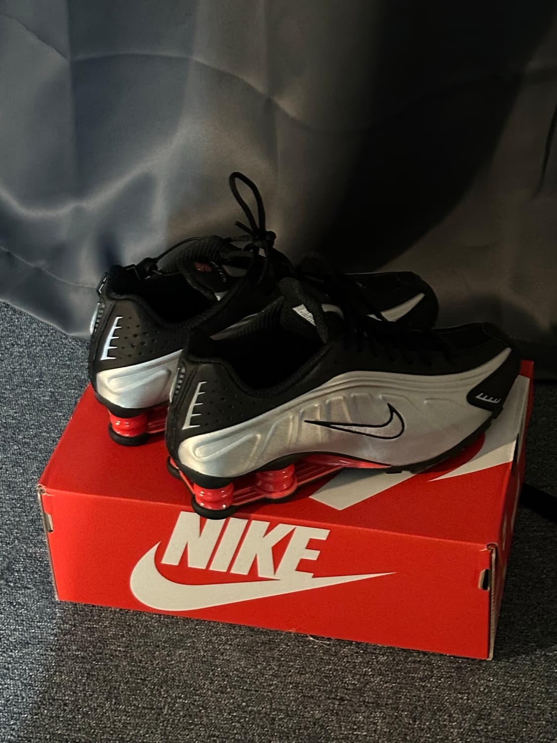 나이키 샥스 R4 메탈릭실버 상품이미지2