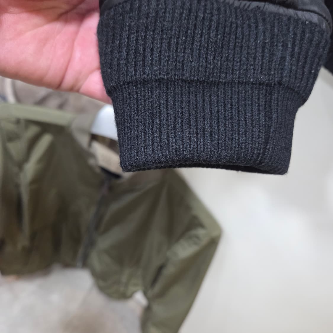 산드로 스터드 크롭 봄버 상품이미지4