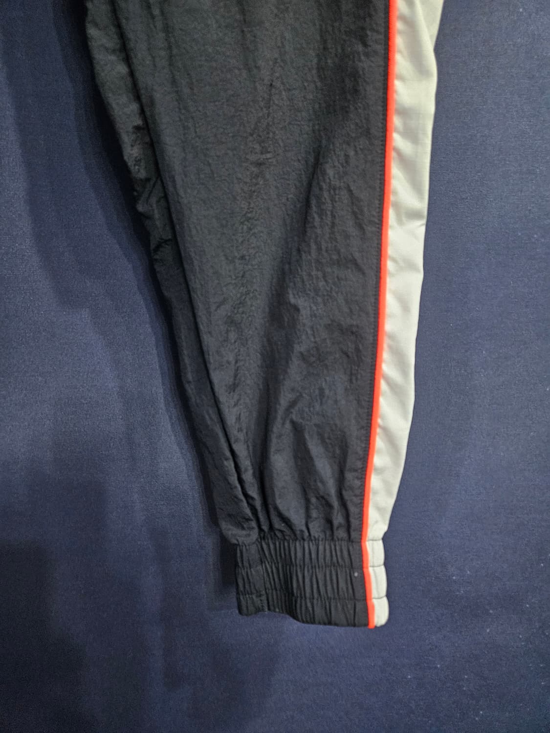 언더아머 블랙차콜 남성 허리 26~28 홑겹 바스락 조거팬츠  상품이미지6