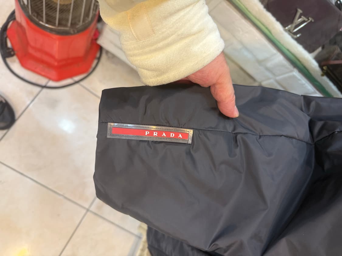 56/105-110 정품 프라다 경량패딩 팝니다 상품이미지4