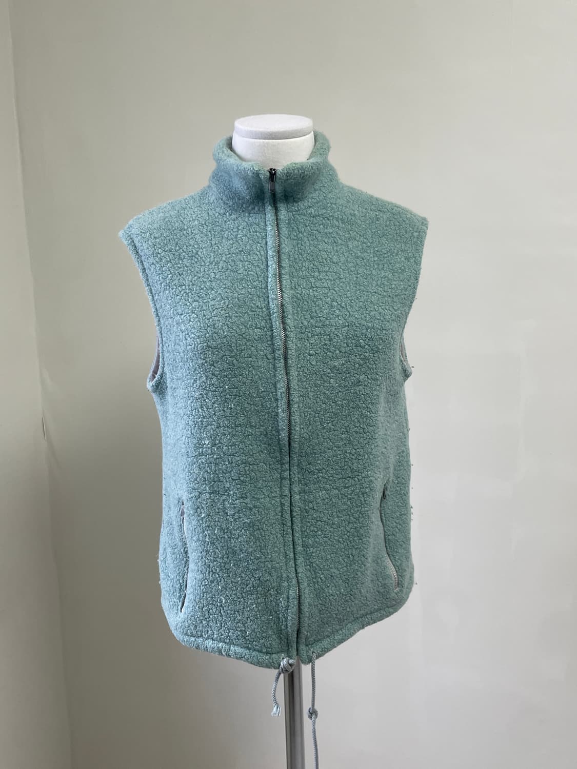 마이크제이콥스 플리스 베스트 J04095 상품이미지1