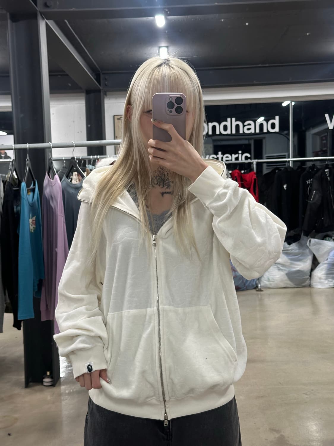 에이프 모노그램 음각 화이트 벨벳 후드 집업 상품이미지3