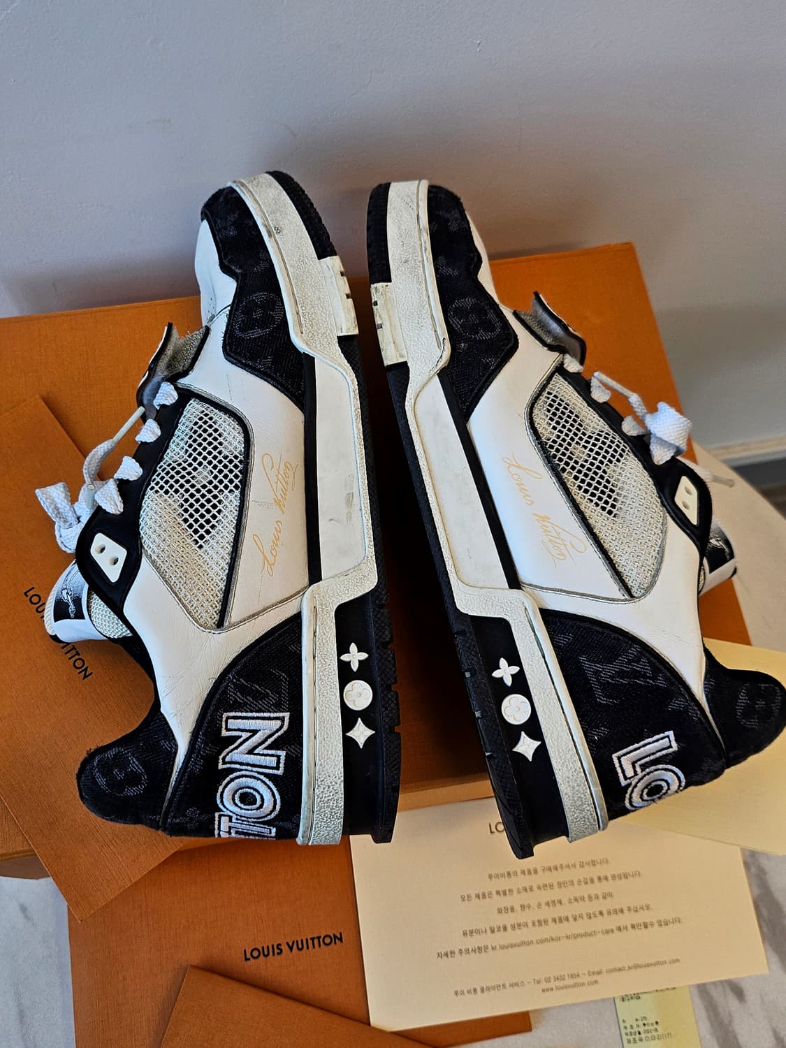 루이비통 트레이너 스니커즈
275사이즈 상품이미지3