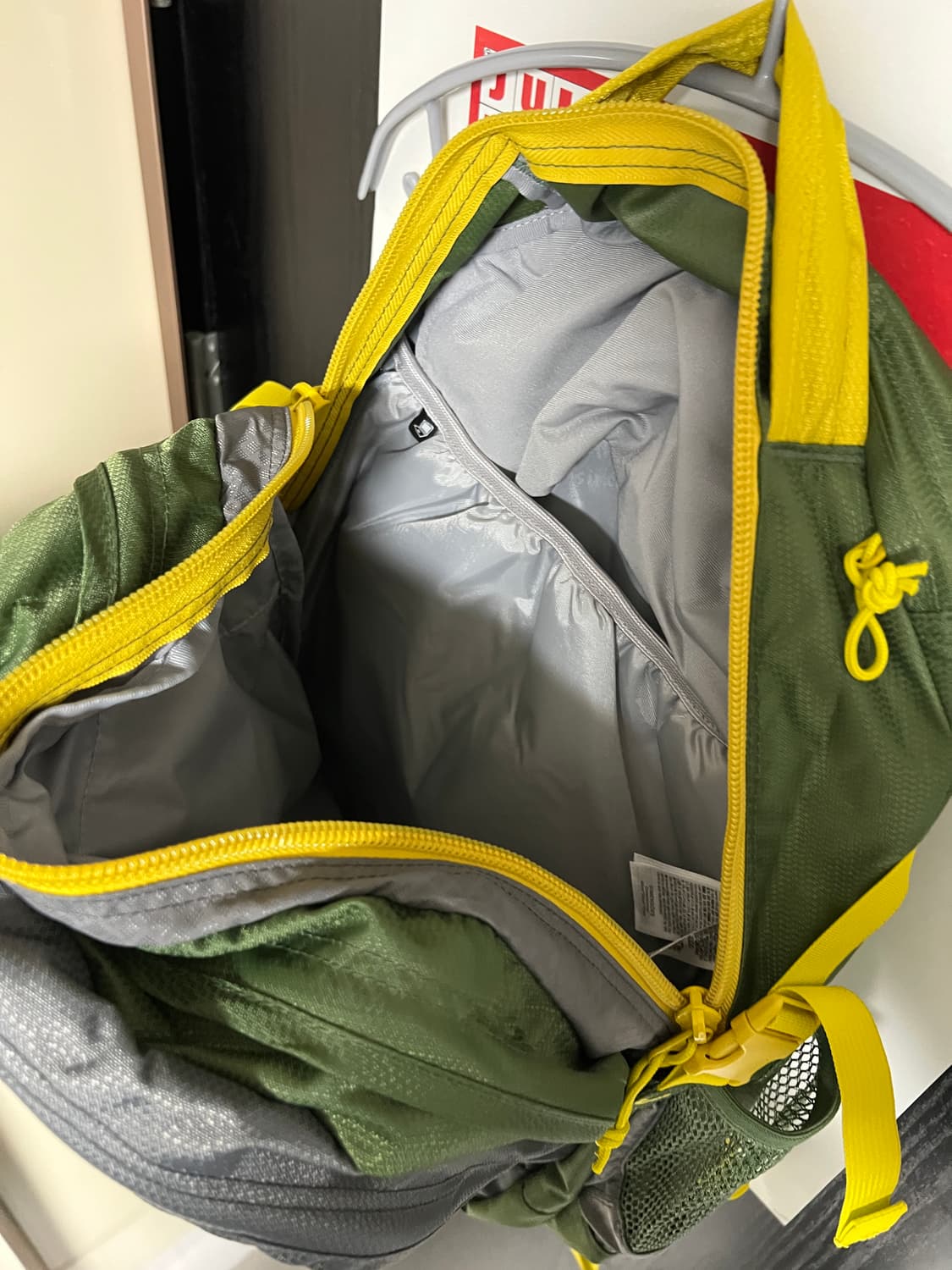 잔스포츠 오딧세이 카고그린 컬러 39L 대용량 상품이미지3