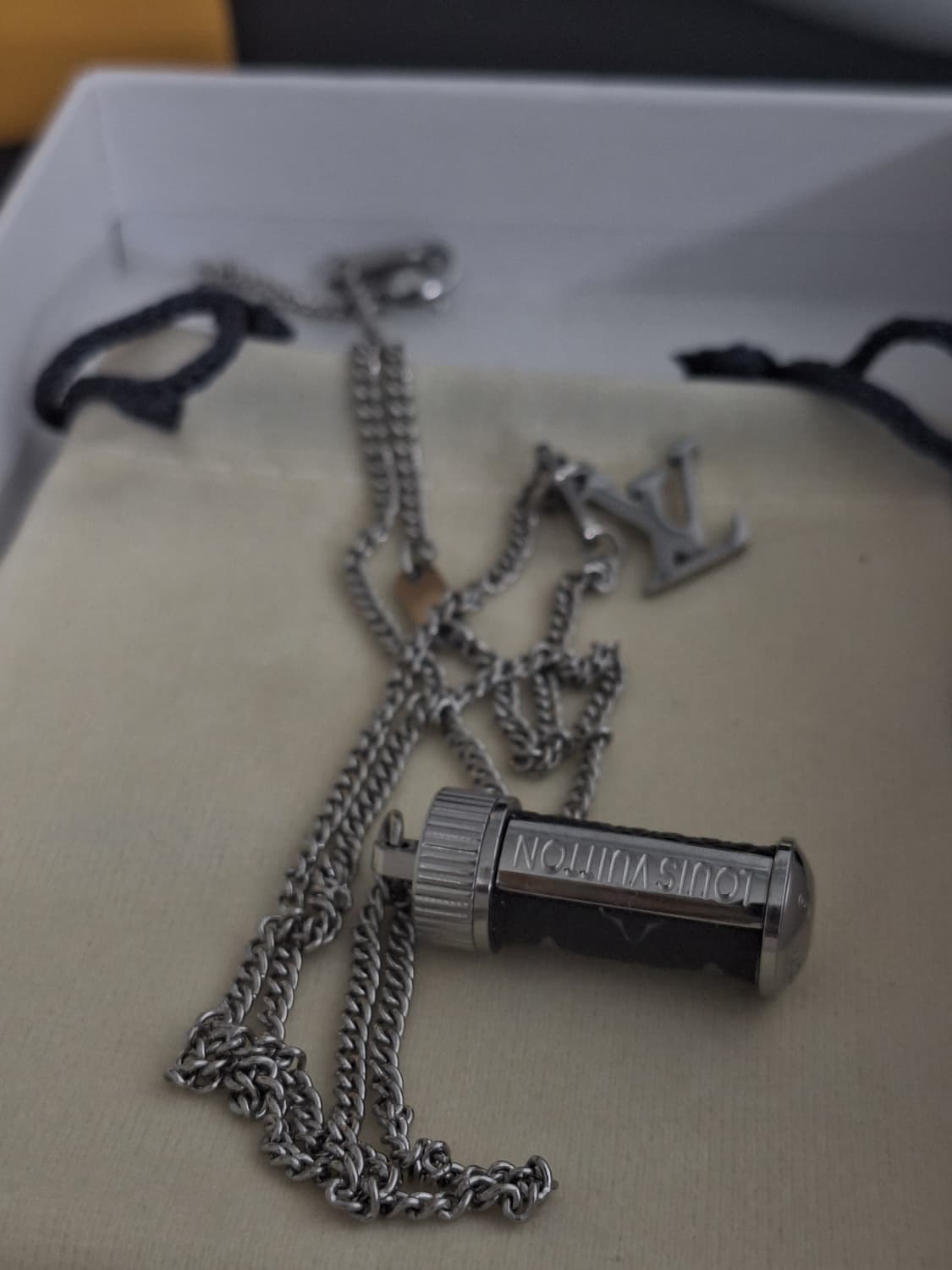 루이비통 LV 원통 목걸이 상품이미지5