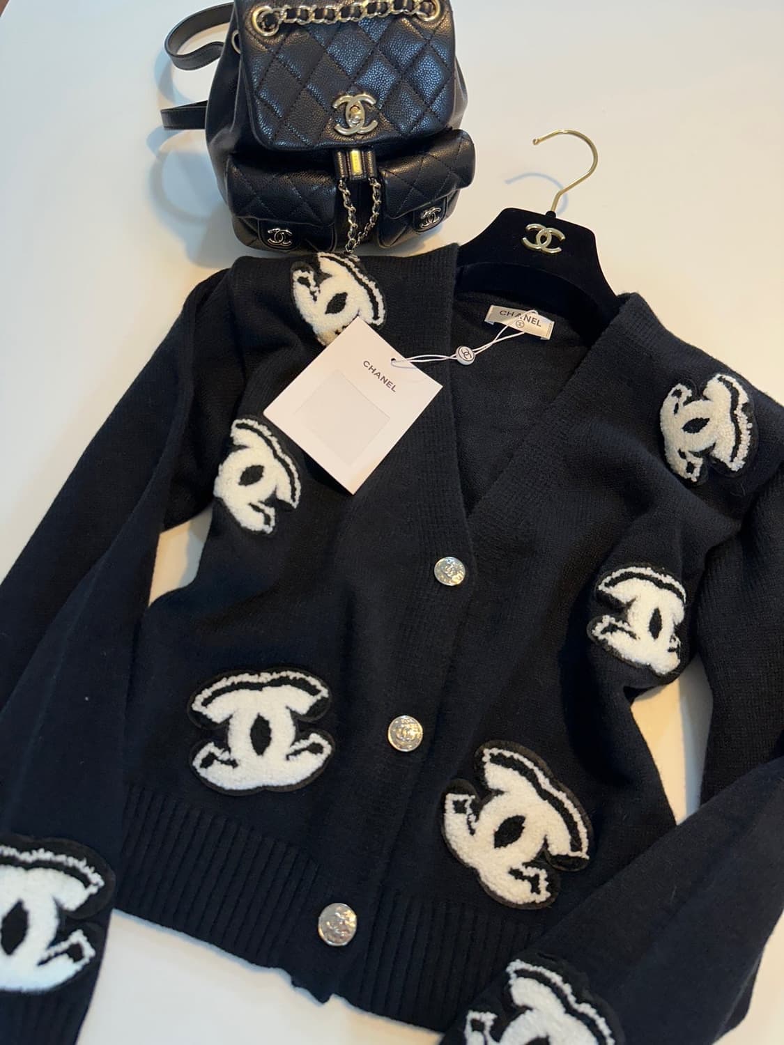 (새상품)샤넬로고가디건 상품이미지3