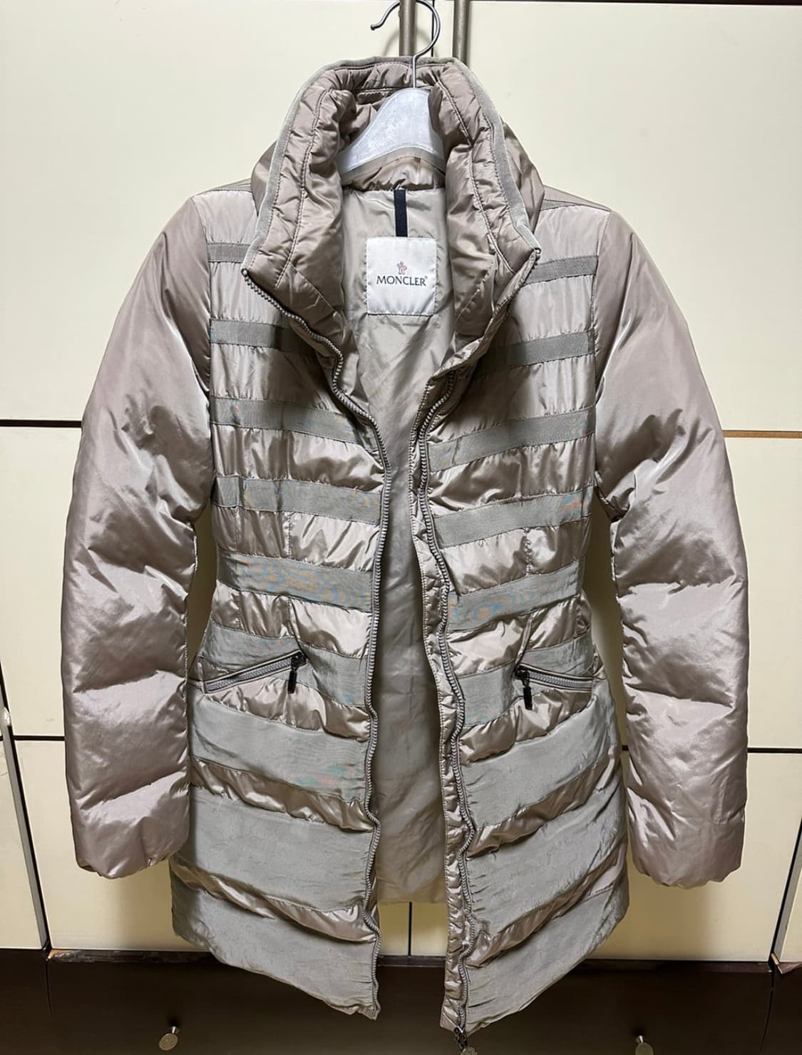 [0] 몽클레어 여성 샤르밀레 덕다운 롱패딩 코트 상품이미지3