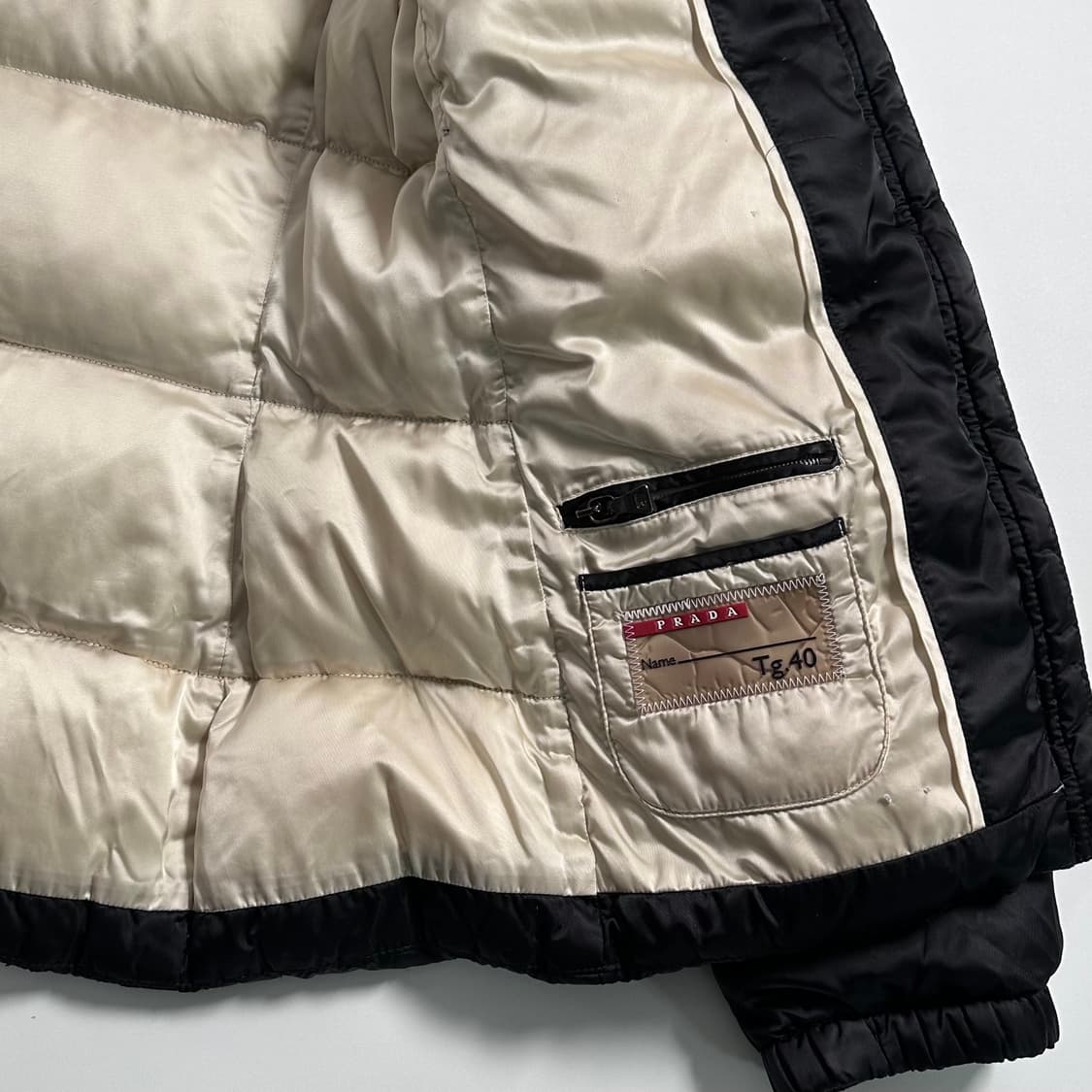 프라다 삼각로고 블랙 다운 패딩 상품이미지5