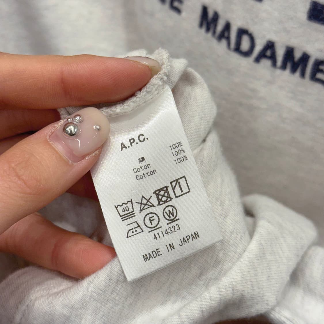 아페쎄 로고 자수 레터링 반팔 티셔츠 크루넥 라인 그레이 상품이미지8