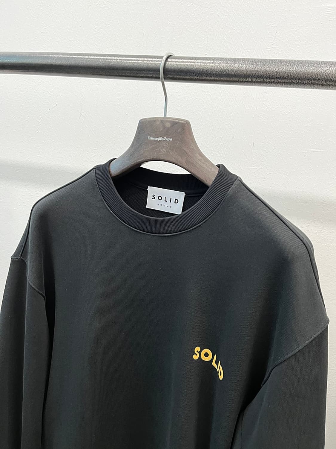 100) 솔리드옴므 로고 오버 맨투맨  상품이미지3