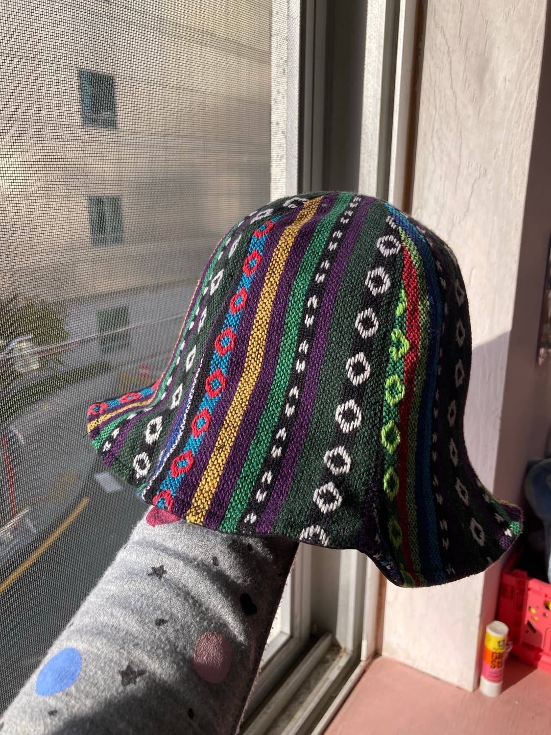 레인보우 자수 패턴 버킷햇 상품이미지1