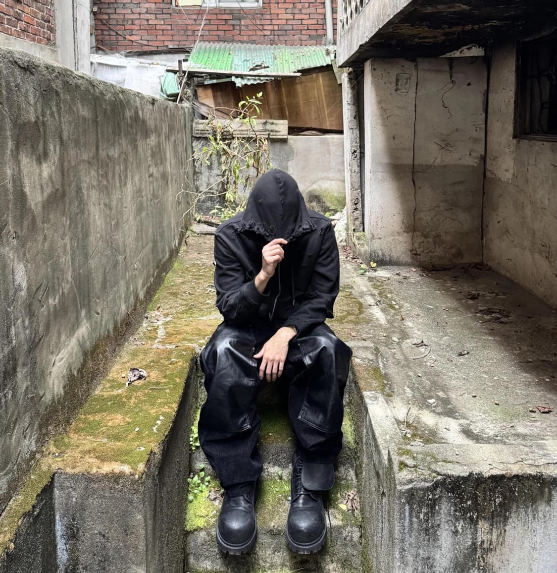 에모스탠스클럽 데미지 후드티 상품이미지2