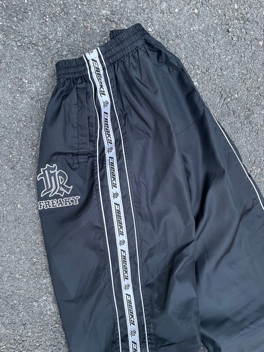 90‘s FREAKY MASSIVE 사이드 테이핑 와이드 트랙팬츠 상품이미지3