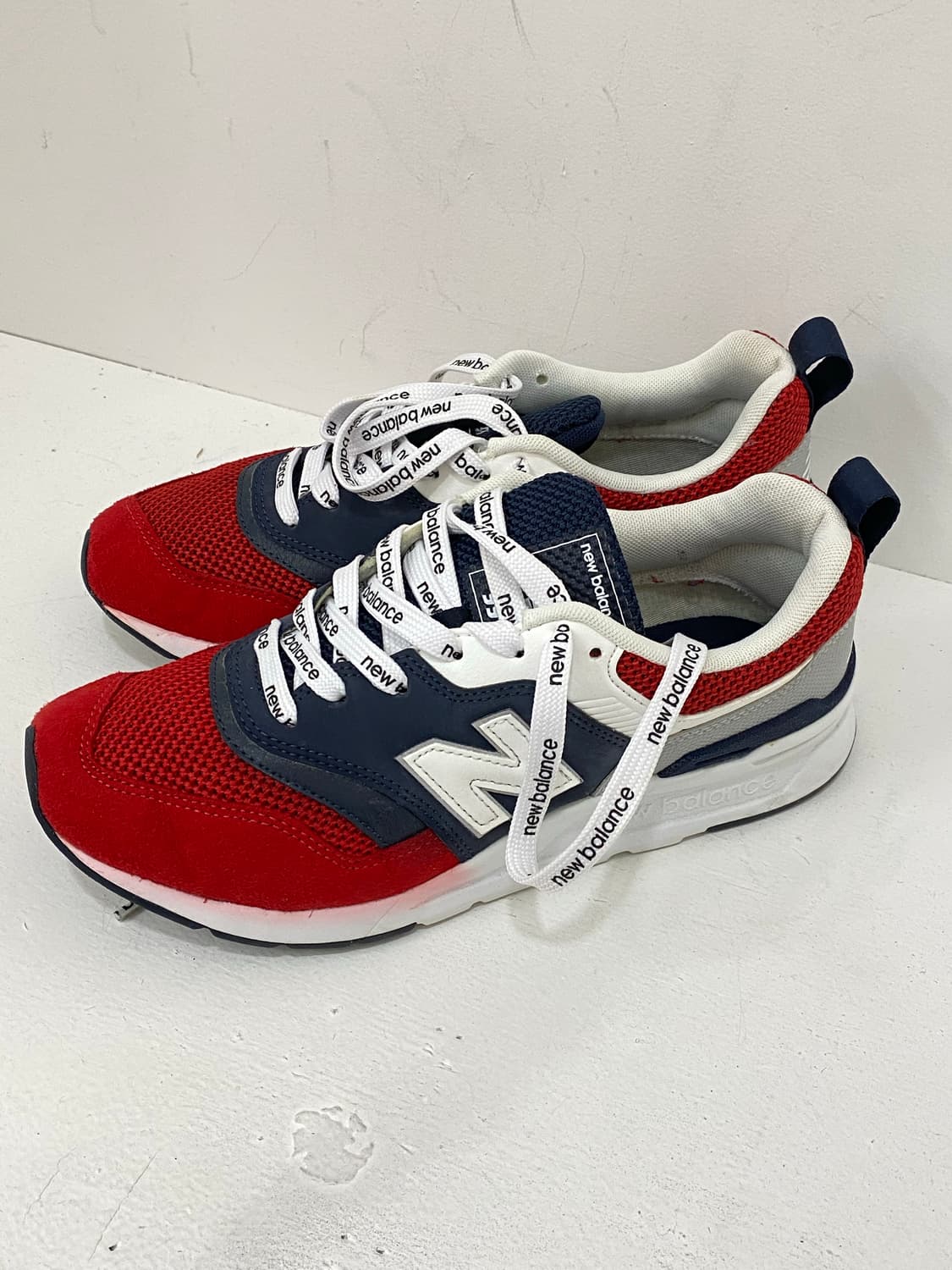 뉴발란스 CM997HEA 스니커즈  상품이미지1