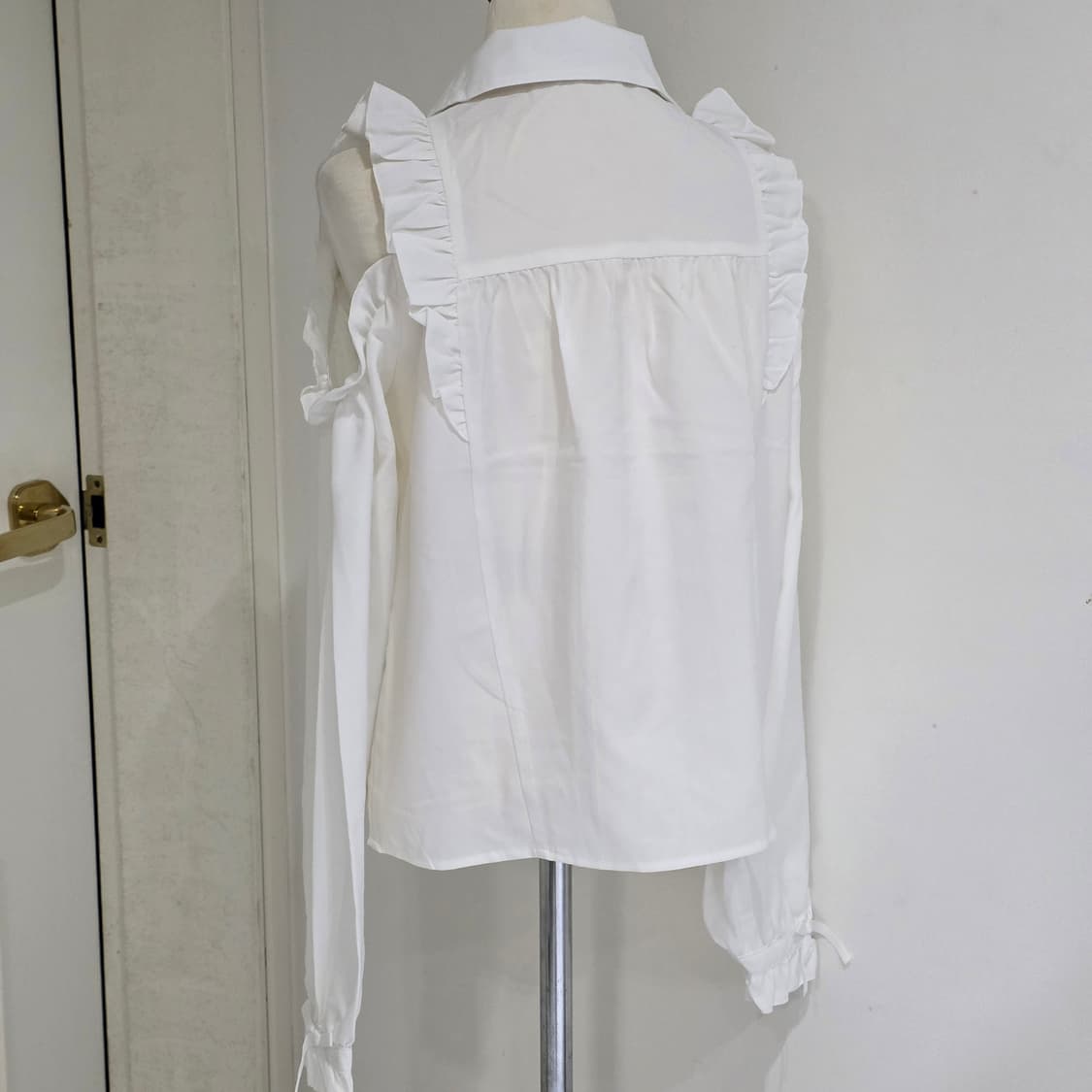 양산형지뢰계st 화이트 레이스셔링 숄더트임 블라우스 상품이미지4