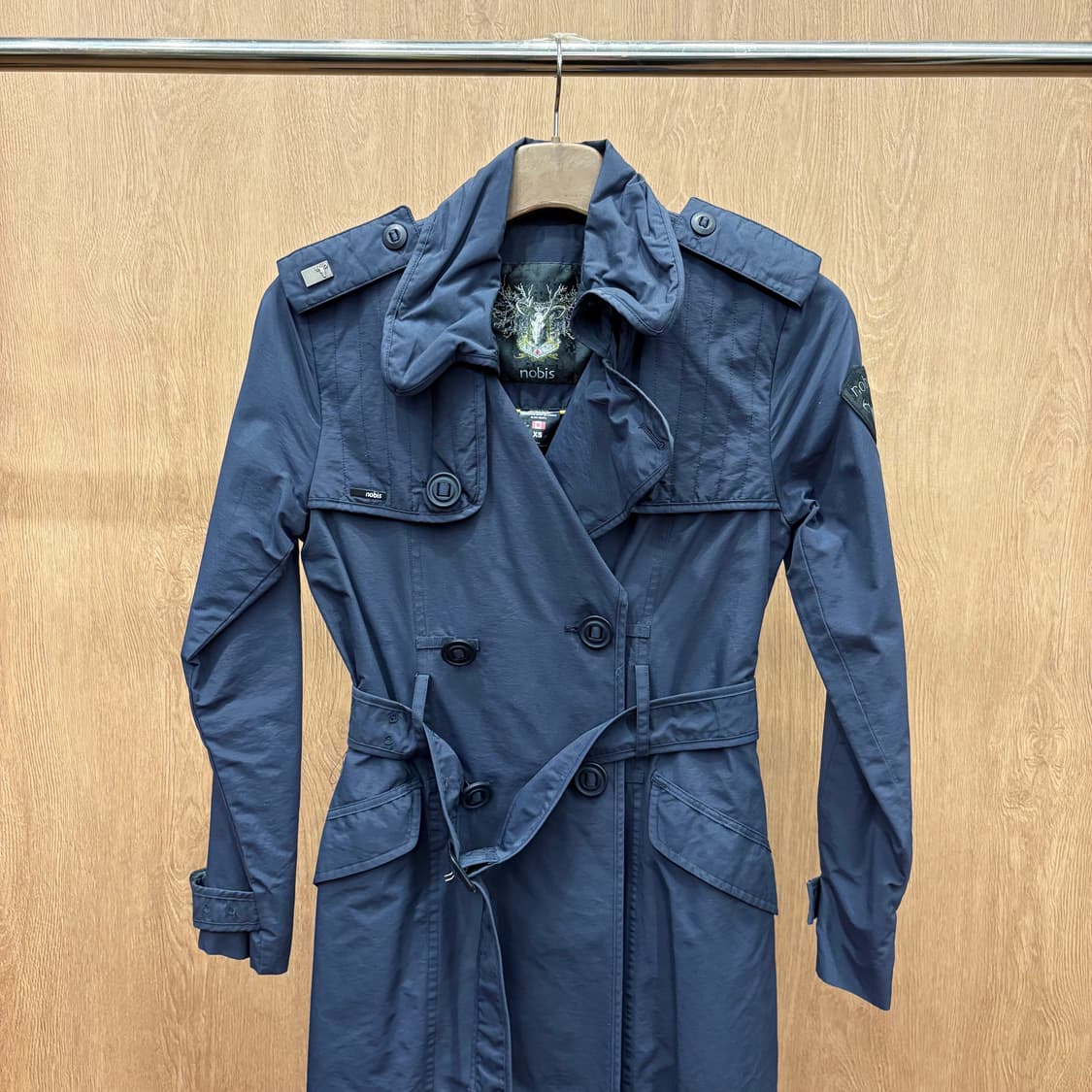 노비스 다운 롱코트 더블 브레스티드 버튼 허리 스트랩 디테일 네이비 상품이미지4