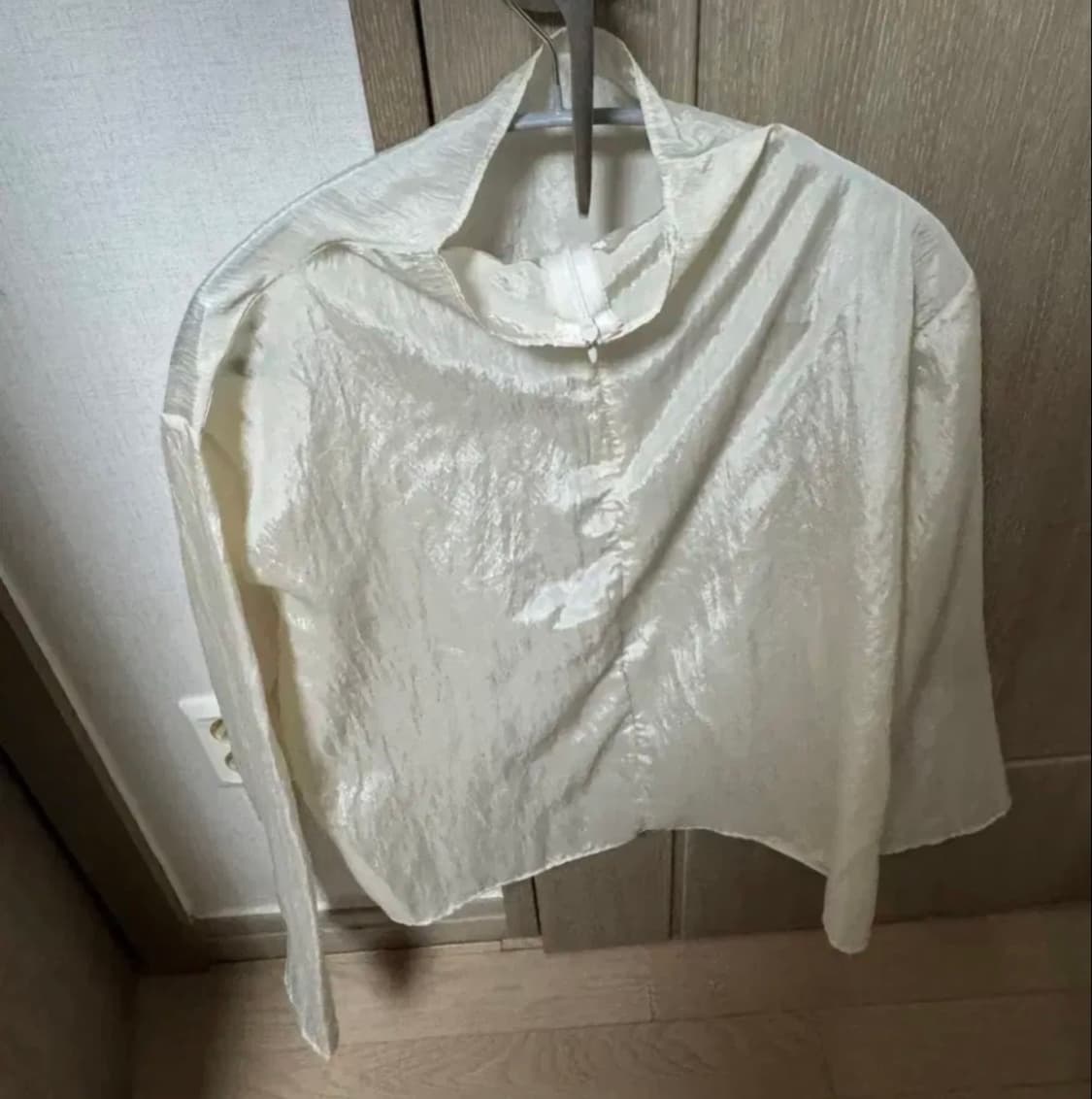 위드아웃썸머 레이어드 새틴 블라우스 베이지 상품이미지3