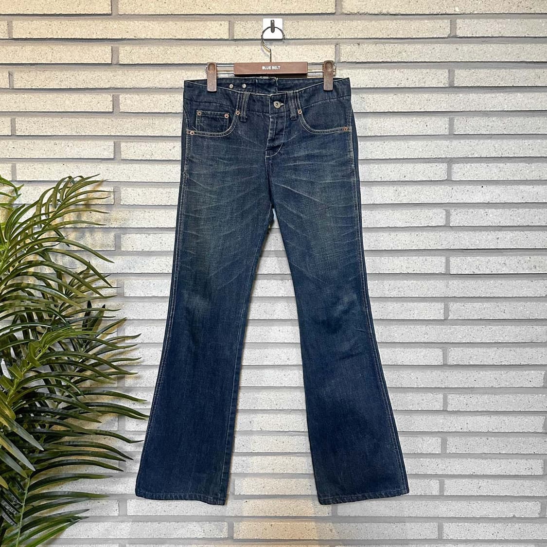 디젤 Y2K 슬림 부츠컷 데님팬츠 위스커링 백스트랩 디테일 상품이미지1