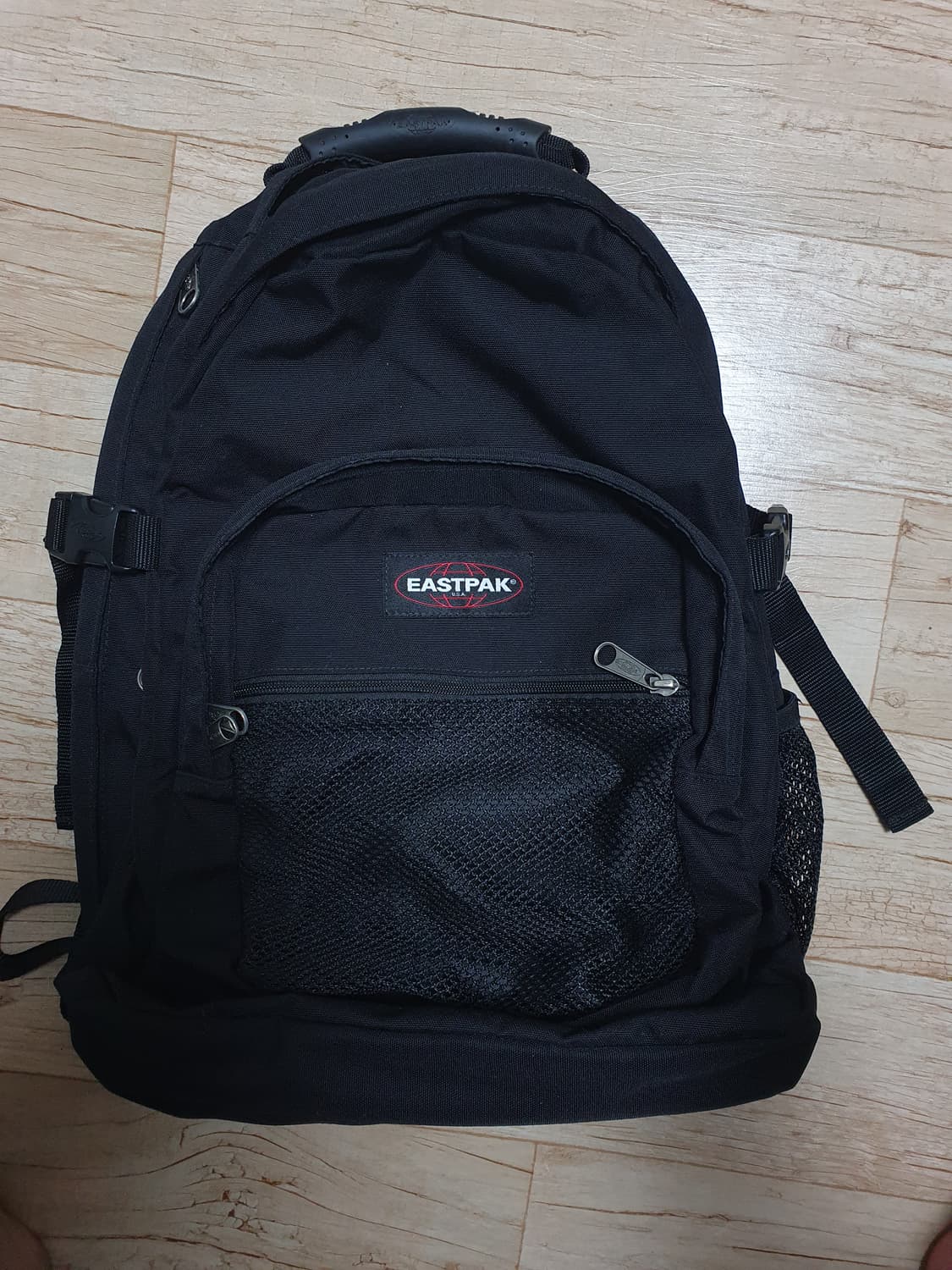 이스트팩 백팩 에그웜 상품이미지1