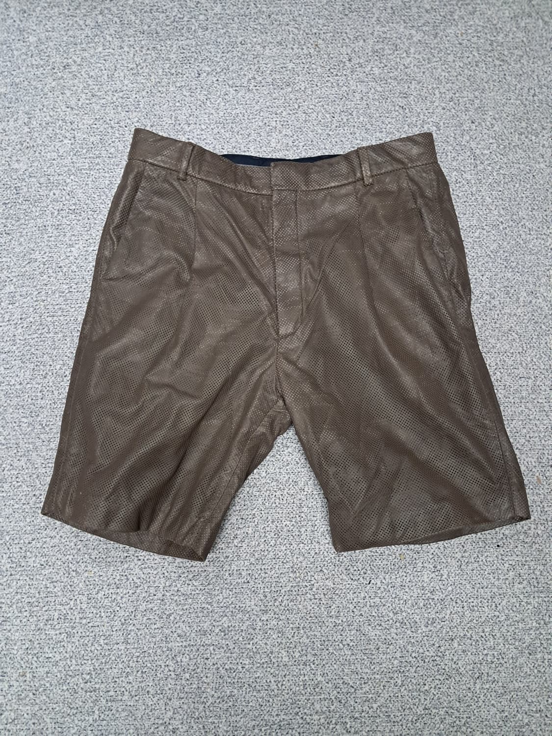 몽클레어 펀칭반바지 상품이미지1