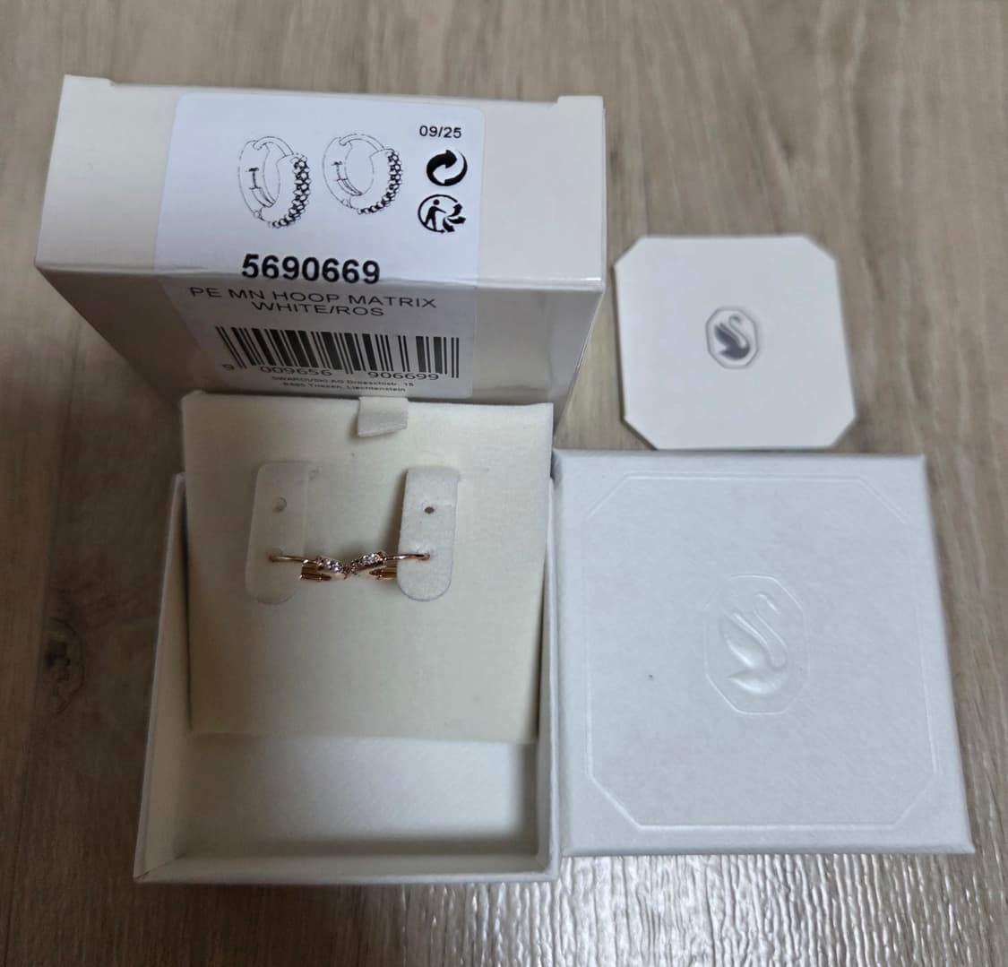 새제품)스와로브스키 후프 귀걸이 정품 상품이미지7