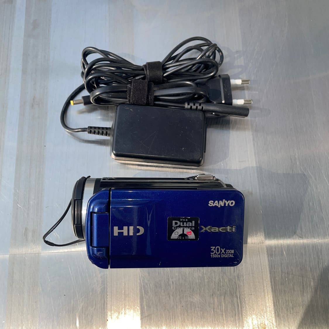 SANYO Xacti VPC-TH1 HD Camcorder (Blue) 상품이미지10