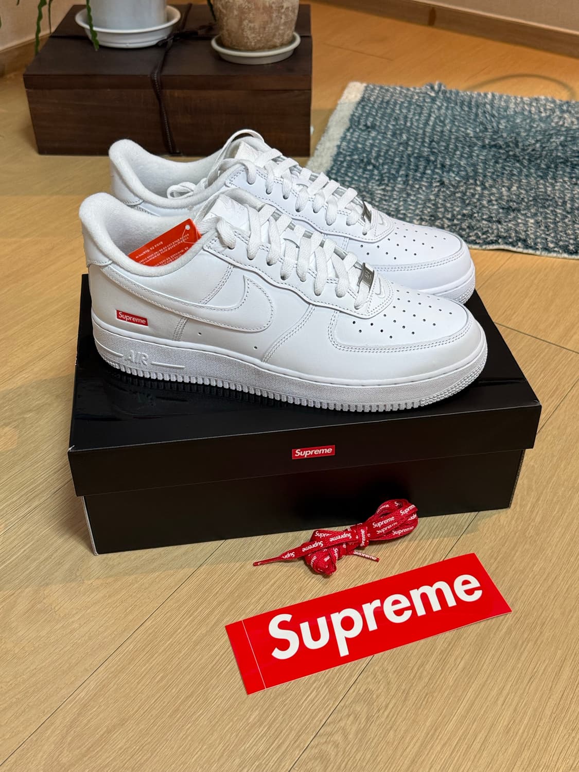 [285] 슈프림 나이키 에어포스 1 로우 화이트 상품이미지1