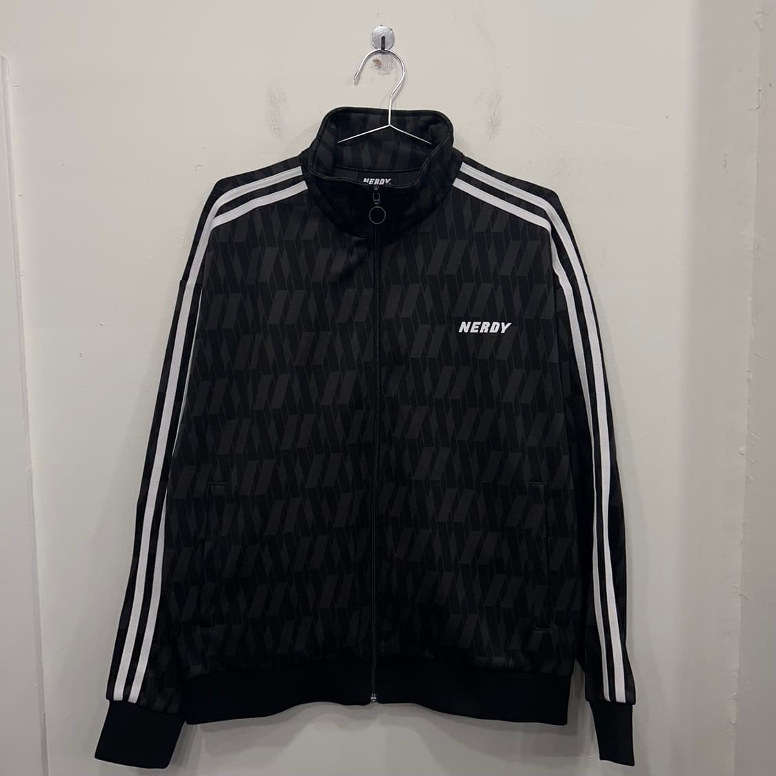 널디 지오매트릭 트랙 하이넥 져지 상품이미지2