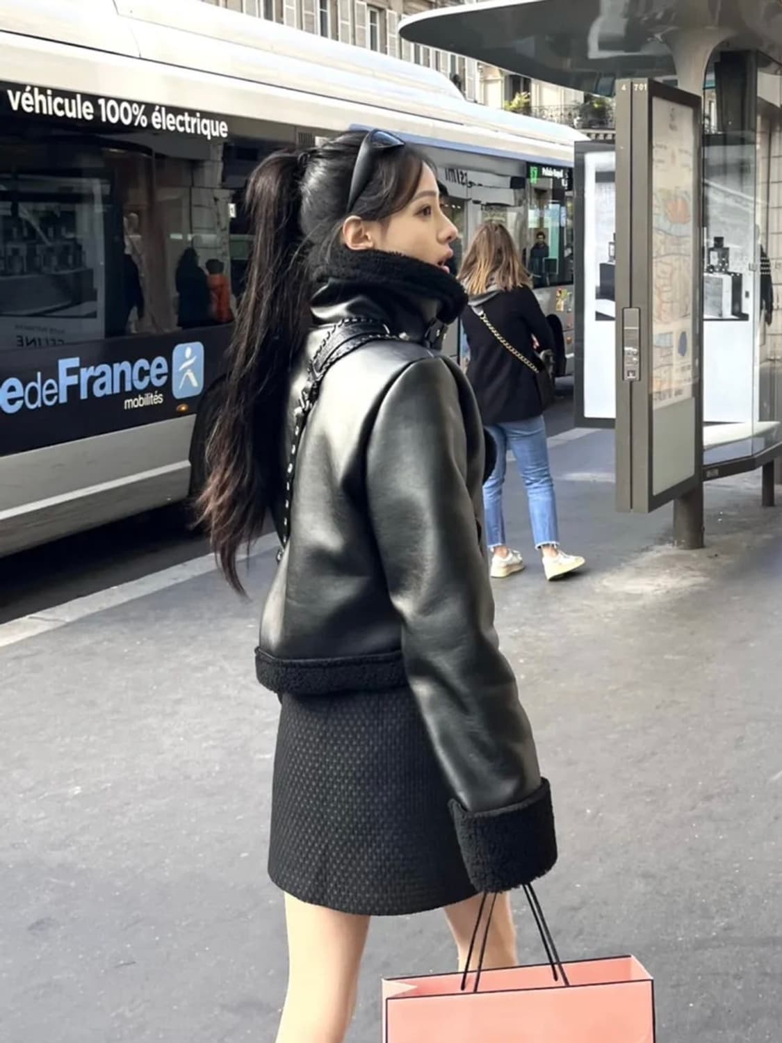 카키포인트 레더 블랙 크롭 무스탕 자켓 상품이미지2