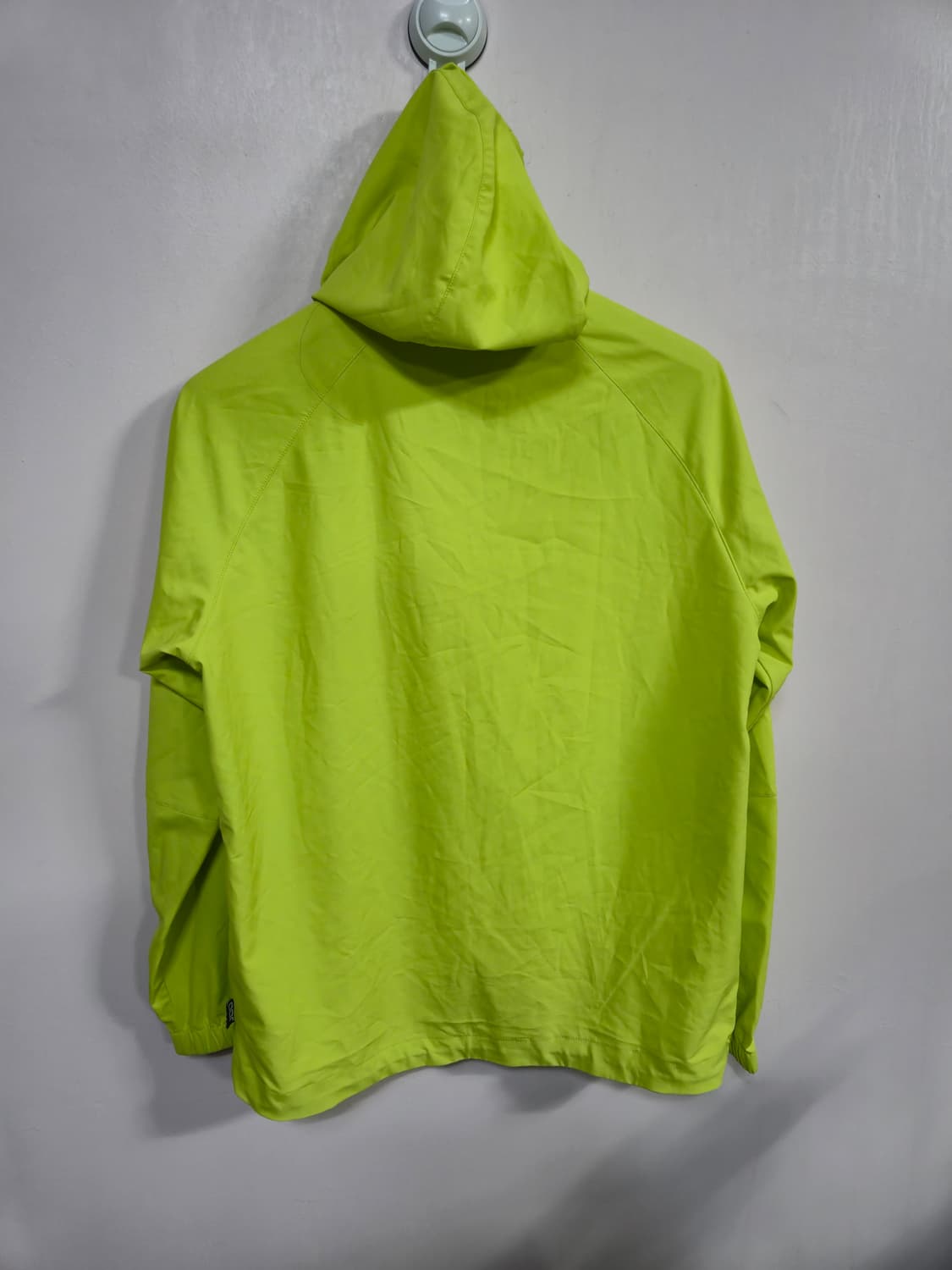 데상트 형광 바람막이 후드 자켓 상품이미지3