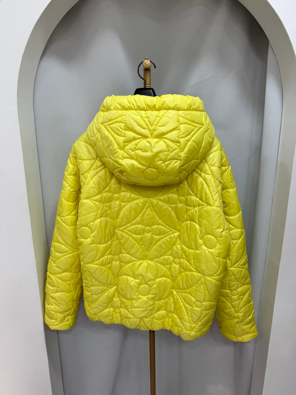 루이비통 플라워 모노그램 퀄티드 패딩 48사이즈  상품이미지2