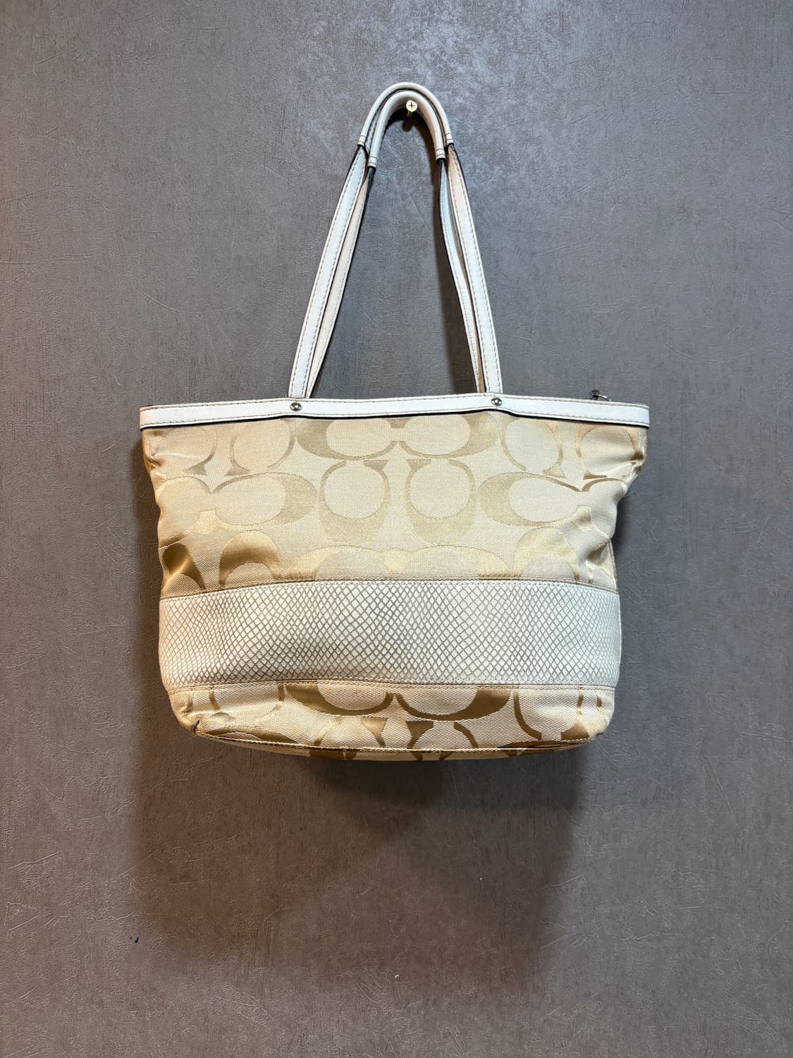 코치 시그니처 아이보리 숄더백 가방 상품이미지5