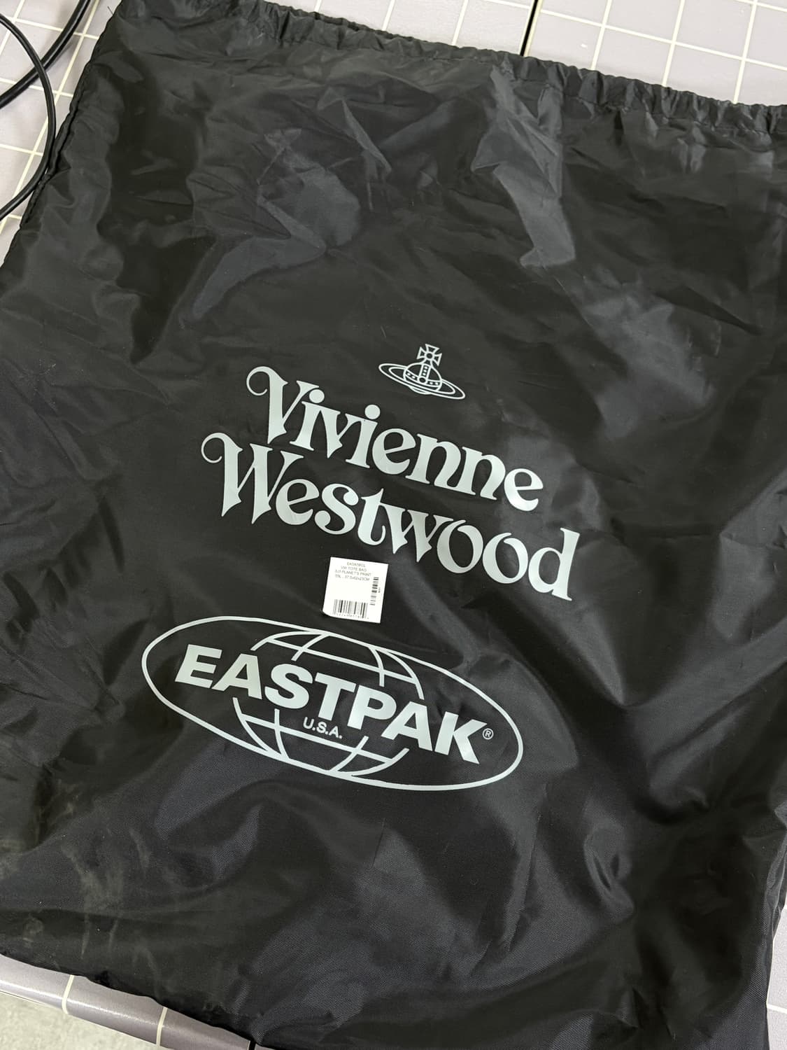 비비안 웨스트우드x이스트팩 토트백 여행가방 상품이미지3
