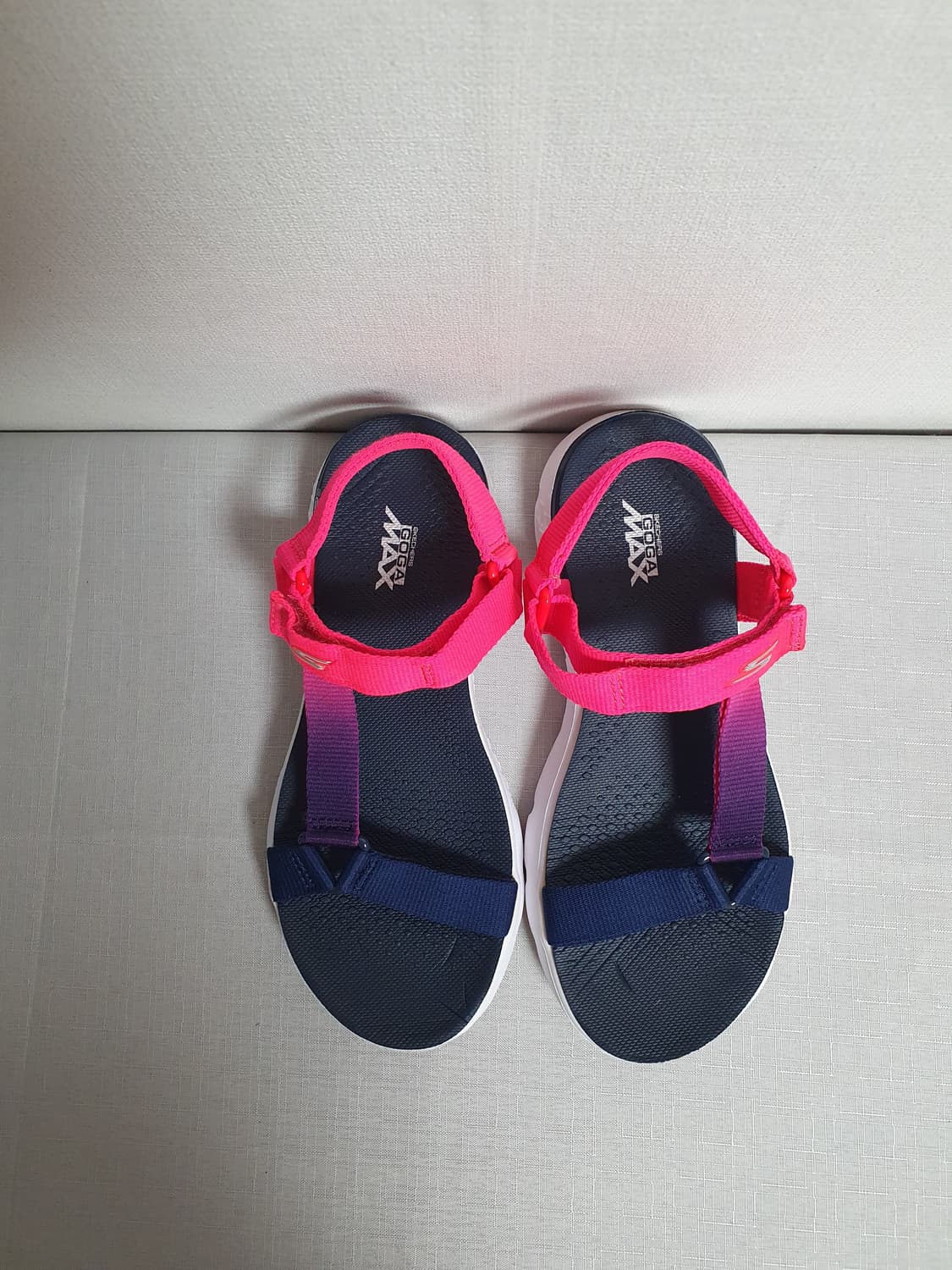 스케쳐스 GOGA 맥스 쿠셔닝 샌들 230 🌈 상품이미지4