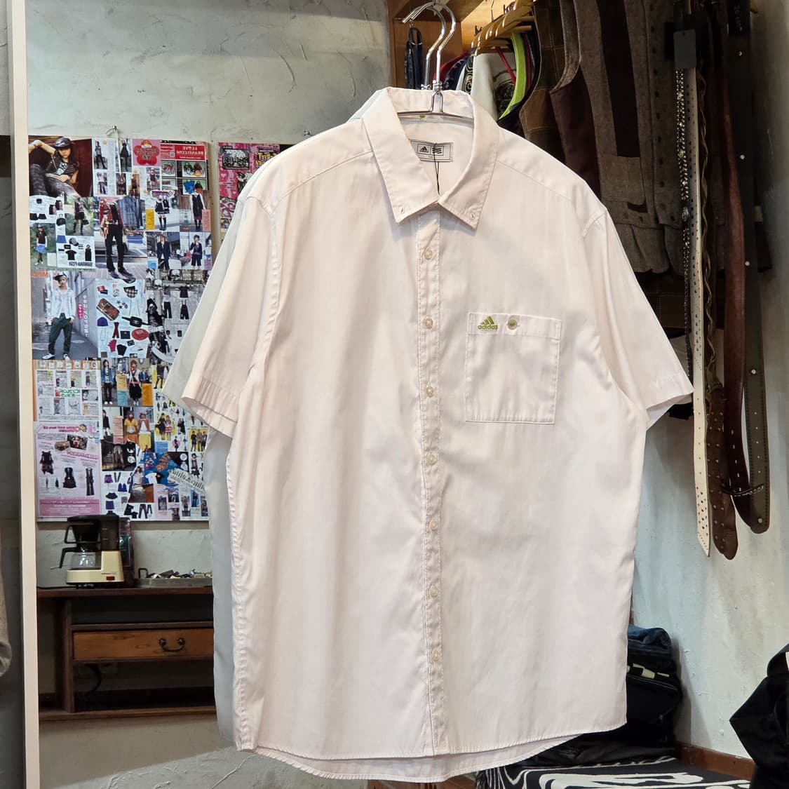 아디다스 화이트 오버핏 반팔 셔츠 상품이미지1